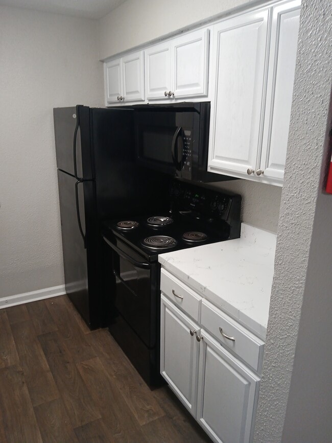 605 Sq. Ft. 1x1 Kitchen