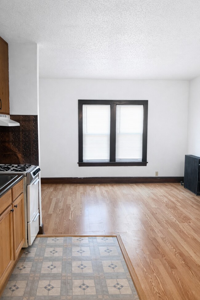 Photo - 718-4TH