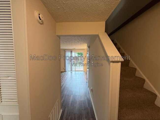 Photo - 4749 Hedrick Ln
