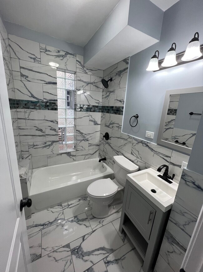 Photo - 5703 S May St