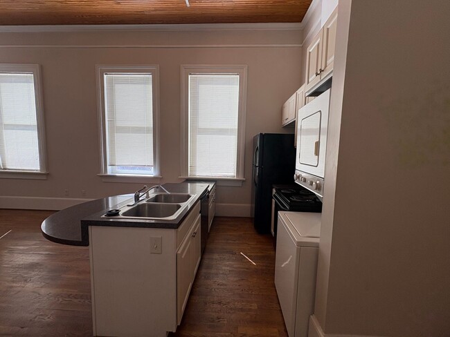 Photo - 490 Poplar St Unit 202