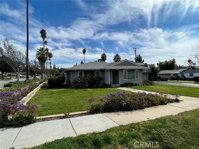 Building Photo - 696 E Cypress Ave