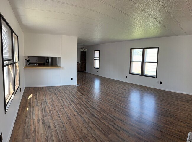 Photo - 1770 Easy St