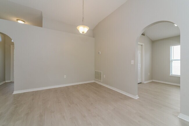 Photo - 3235 Hunters Chase Loop