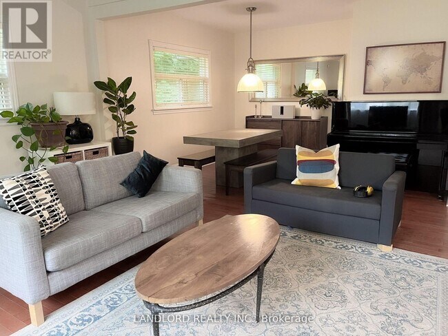 Photo - 16 West Hill Dr