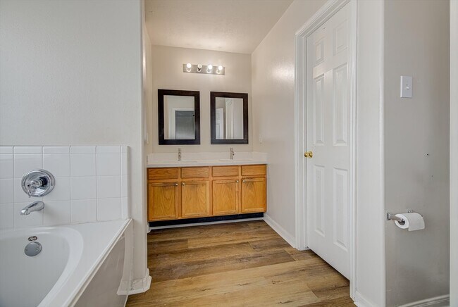 Photo - 13983 Maximos Dr