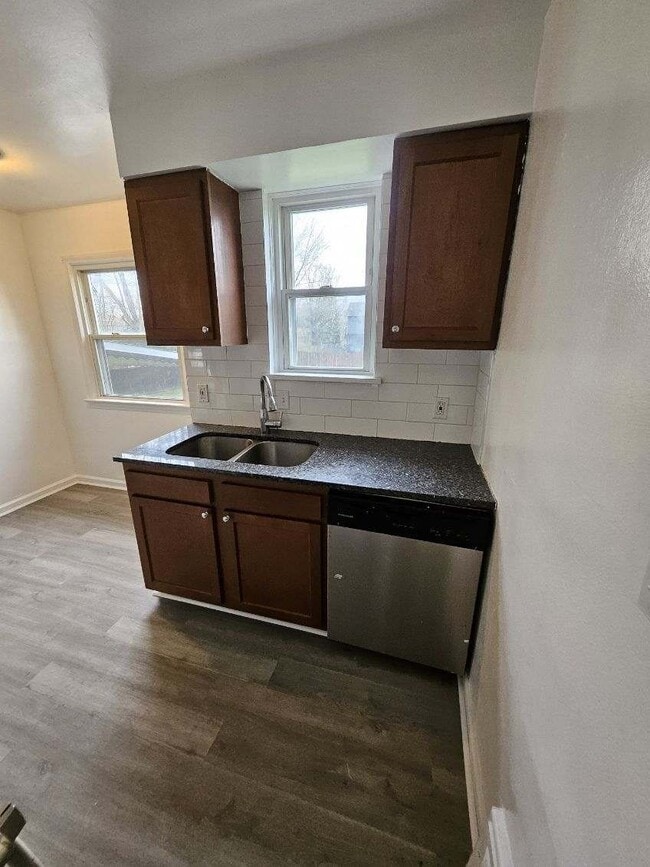 Photo - 16300 Corkhill Rd