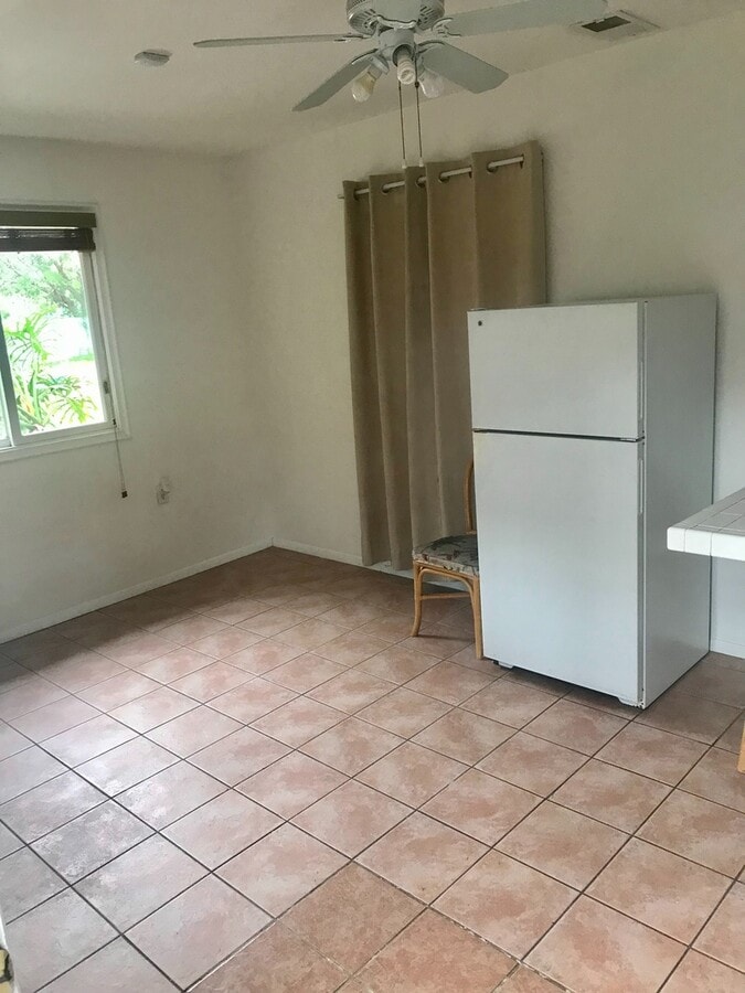 Photo - Affordable studio in Gulf Gate!! Incl's water & electric!