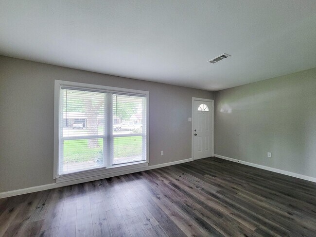 Photo - 5606 Willow Glen Dr