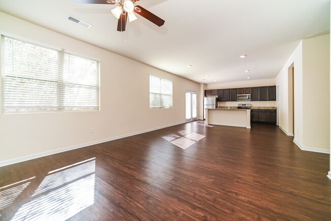 Photo - 504 Overo Dr