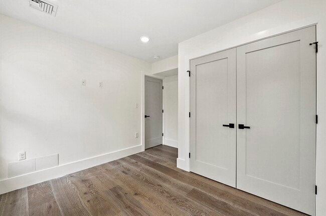 Photo - 17 Wellington Ave Unit 2