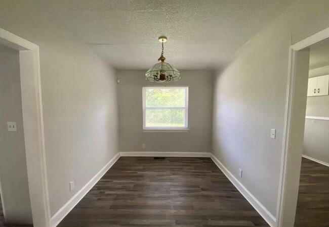 Photo - 606 N Moore Rd