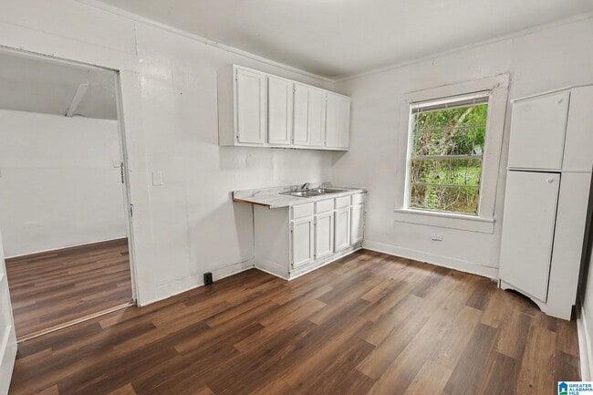 Photo - 220 Avenue Z