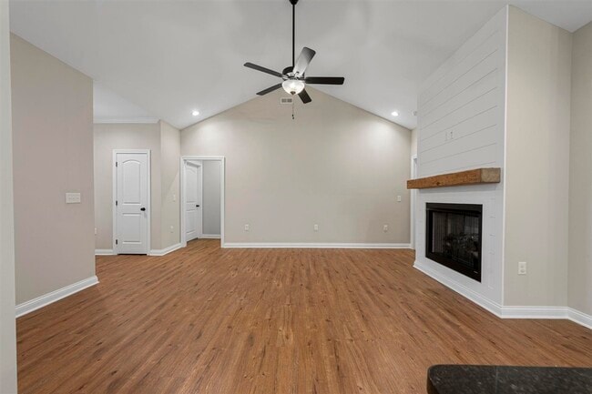 Photo - 821 Poplar Log Dr