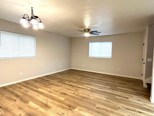 Living Room - 1406 W Division St Unit #1406