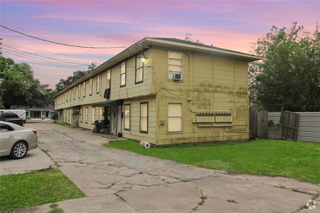 Building Photo - 8029 Detroit St Unit 5 Rental