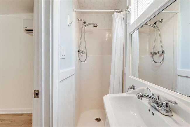 Photo - 1143 St Charles Pl NE