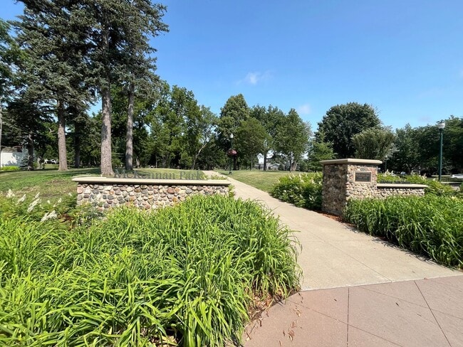 Photo - 2 Bed/1 Bath Apartment Overlooking McKennan Park!