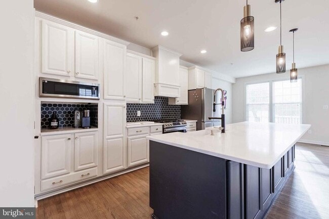 Photo - 9733 Braidwood Ter