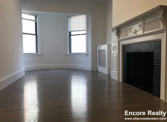 Photo - 503 Beacon St Unit 3