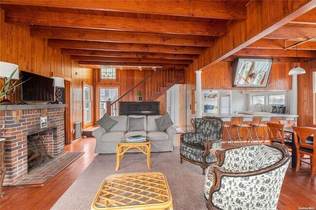 Photo - 300 Cottage Walk