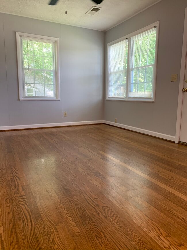 Comedor / Sala de estar - 406 2nd Ave W