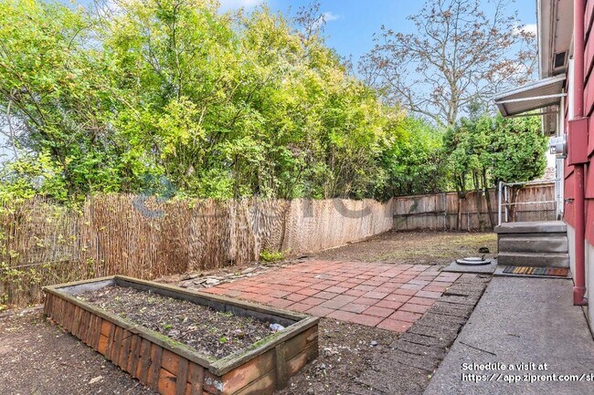 Photo - 6115 NE Clackamas St