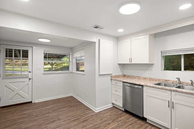 Photo - Updated Cottage on Haw Creek!