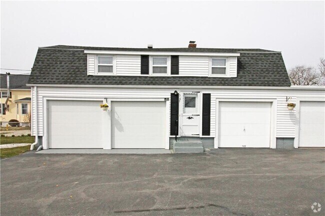 Building Photo - 563 Aquidneck Ave Rental