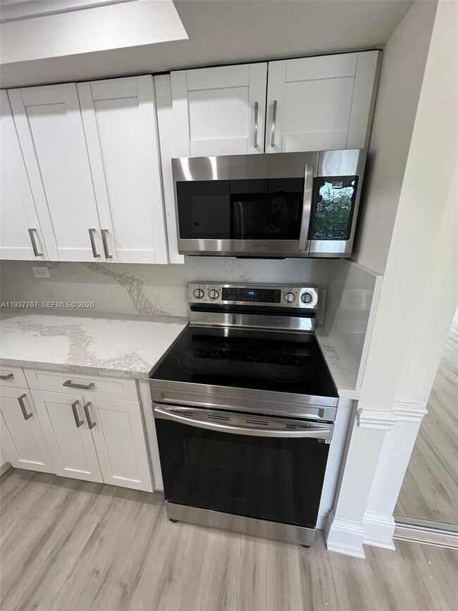 Building Photo - 1720 NW N River Dr Unit 509