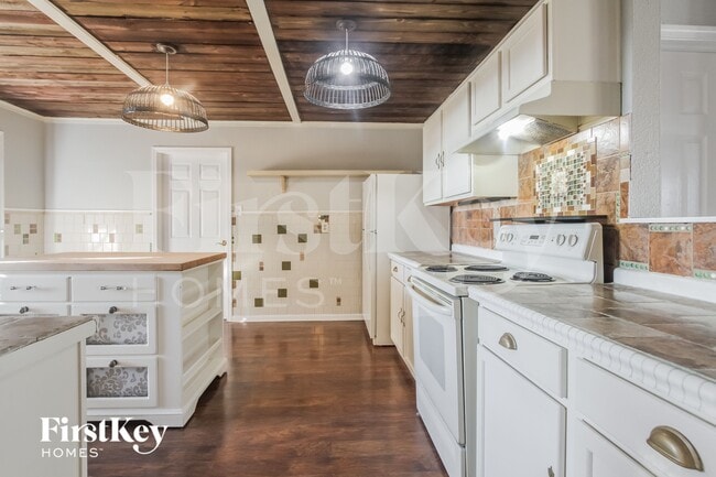 Photo - 319 Sunburst Ln