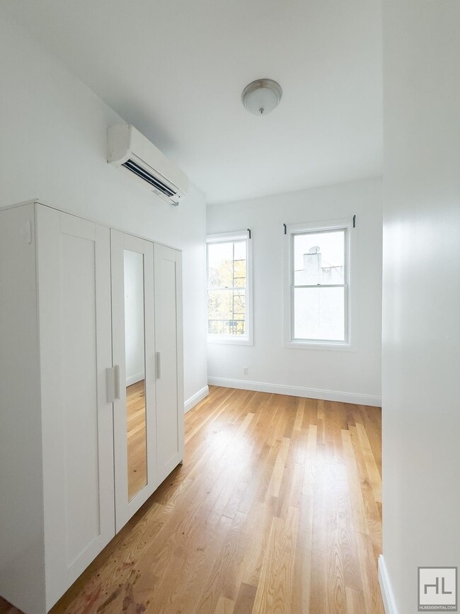 Photo - WYCKOFF AVENUE / Bushwick 3-Bed 1-Bath / N... Unidad 3R