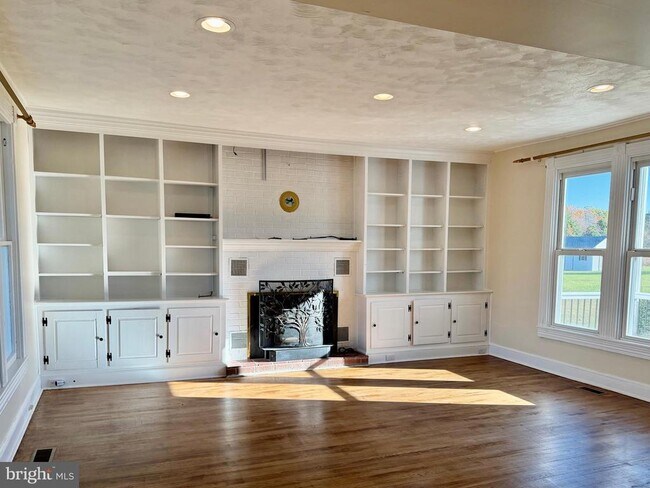 Photo - 48600 Deep Cove Ln