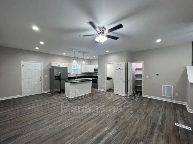 Photo - 2109 Hart St