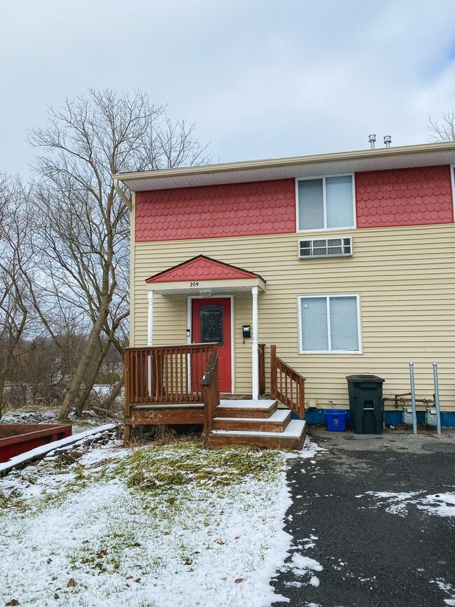 Building Photo - 209 Robert Dr