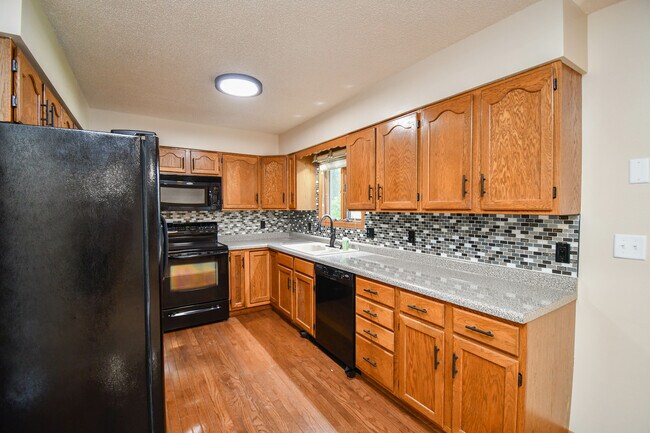 Photo - 602 E 57th St