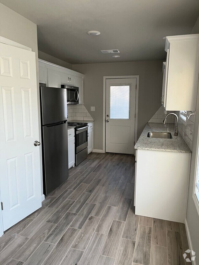 Building Photo - NEW CONSTRUCTION 3 bed 2 bath duplex Unit B Rental