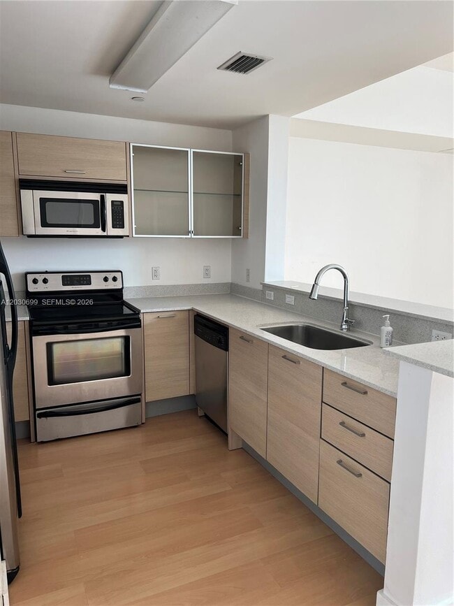 Photo - 350 NE 24th St Unidad 407