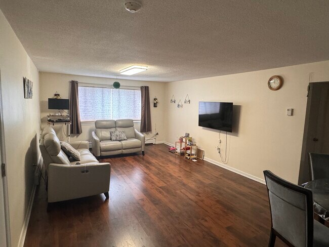 Photo - 13 Hallmark Gdns Unit 12