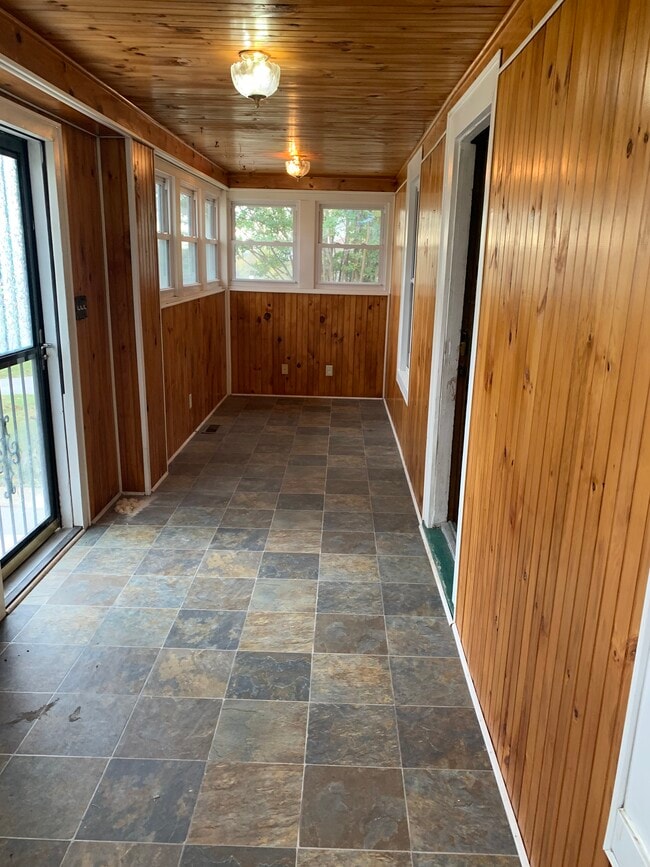 Terraza acristalada - 709 E Oldham Ave