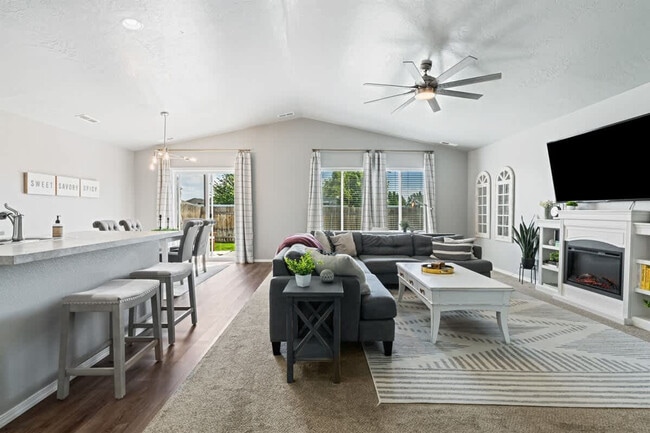 Building Photo - 17541 Mountain Springs Ave Unit ID1460908P