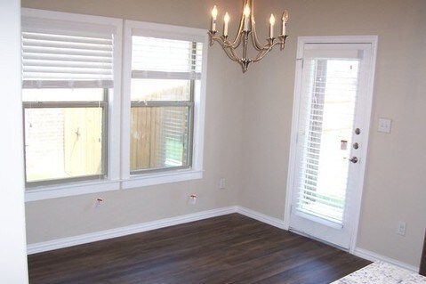 rincón de desayuno y; patio trasero - 4916 Villas Dr