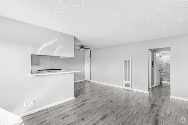 Building Photo - 14106 Delano St Unit 7 Rental