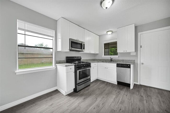 Photo - 304 Hemphill St