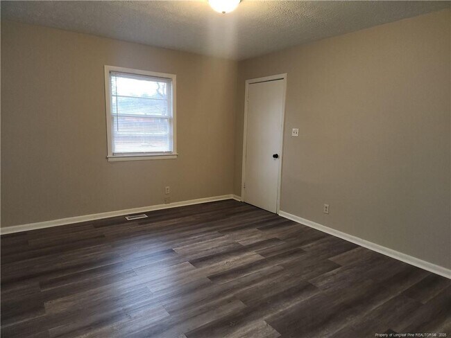 Photo - 318 Longhorn Dr