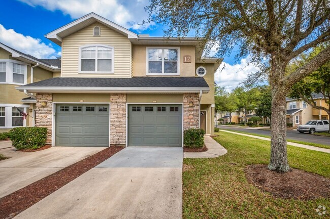 Building Photo - End unit townhome in The Cottages at Oakle...