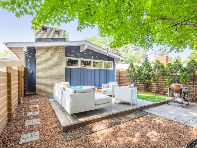 Photo - 6017 Halifax Ave S