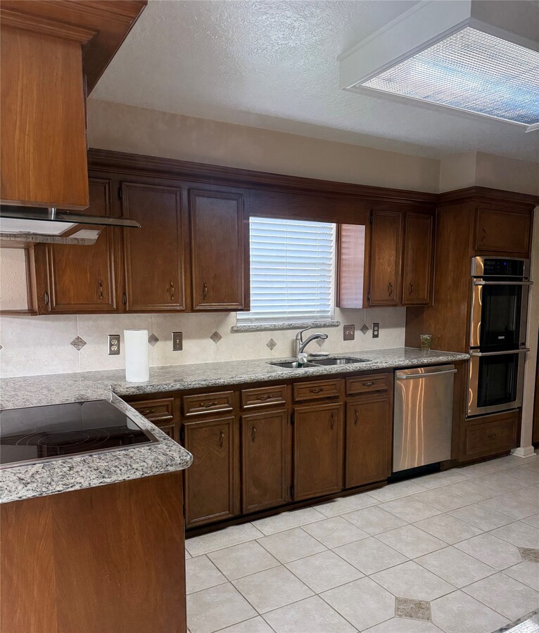 Photo - 14906 Brookpoint Dr