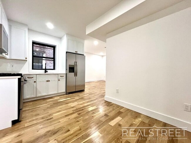 BRAND NEW 4 BED 2 BATH WITH W/D IN UNIT! - BRAND NEW 4 BED 2 BATH WITH W/D IN UNIT! Apartment Unit 2