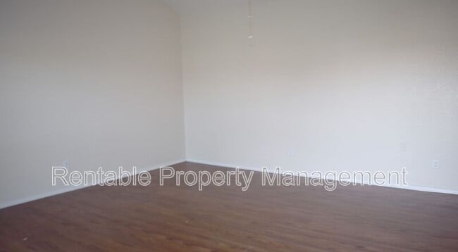 Photo - 105 Collett Ct